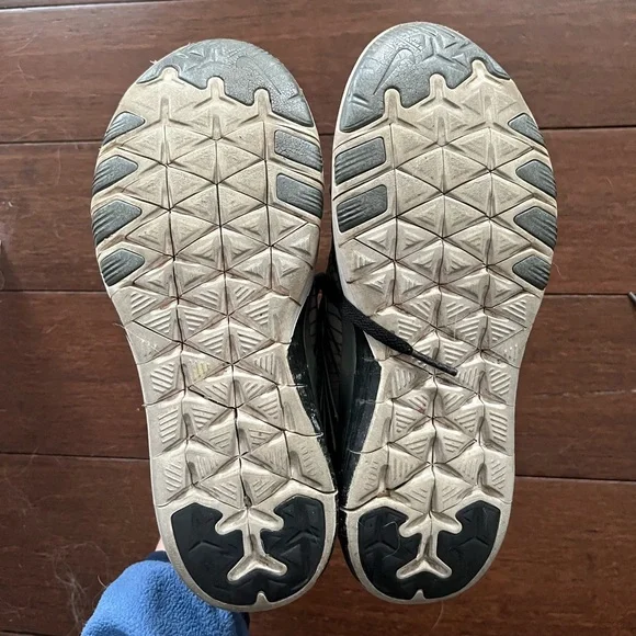 TWO pairs of Nike Running shoes - size 7 - Picture 3 of 7